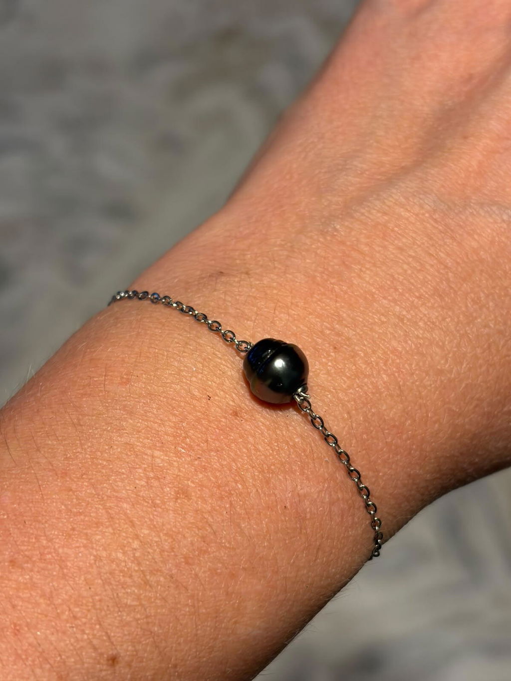 Bracelet Moana argenté porté par Marie