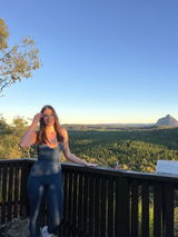 Molly Van Heerden review photo