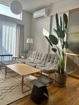 gura review photo