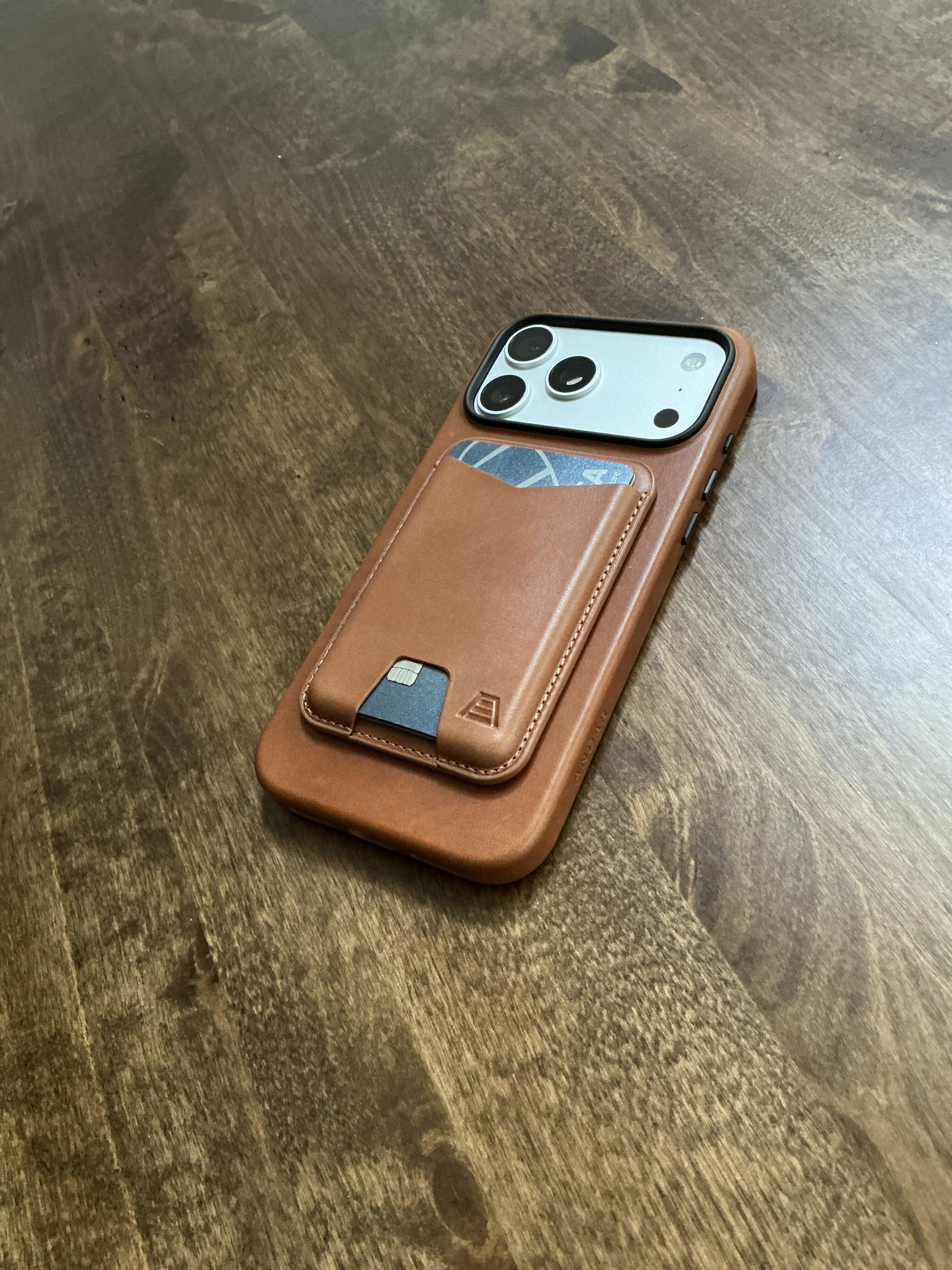 最終値引き　日本未発売　iPhone17用ケース　Andar Aspen The Aspen Full-Grain Leather MagSafe iPhone Case | Andar