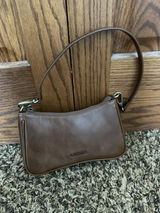 Avery Aken review photo