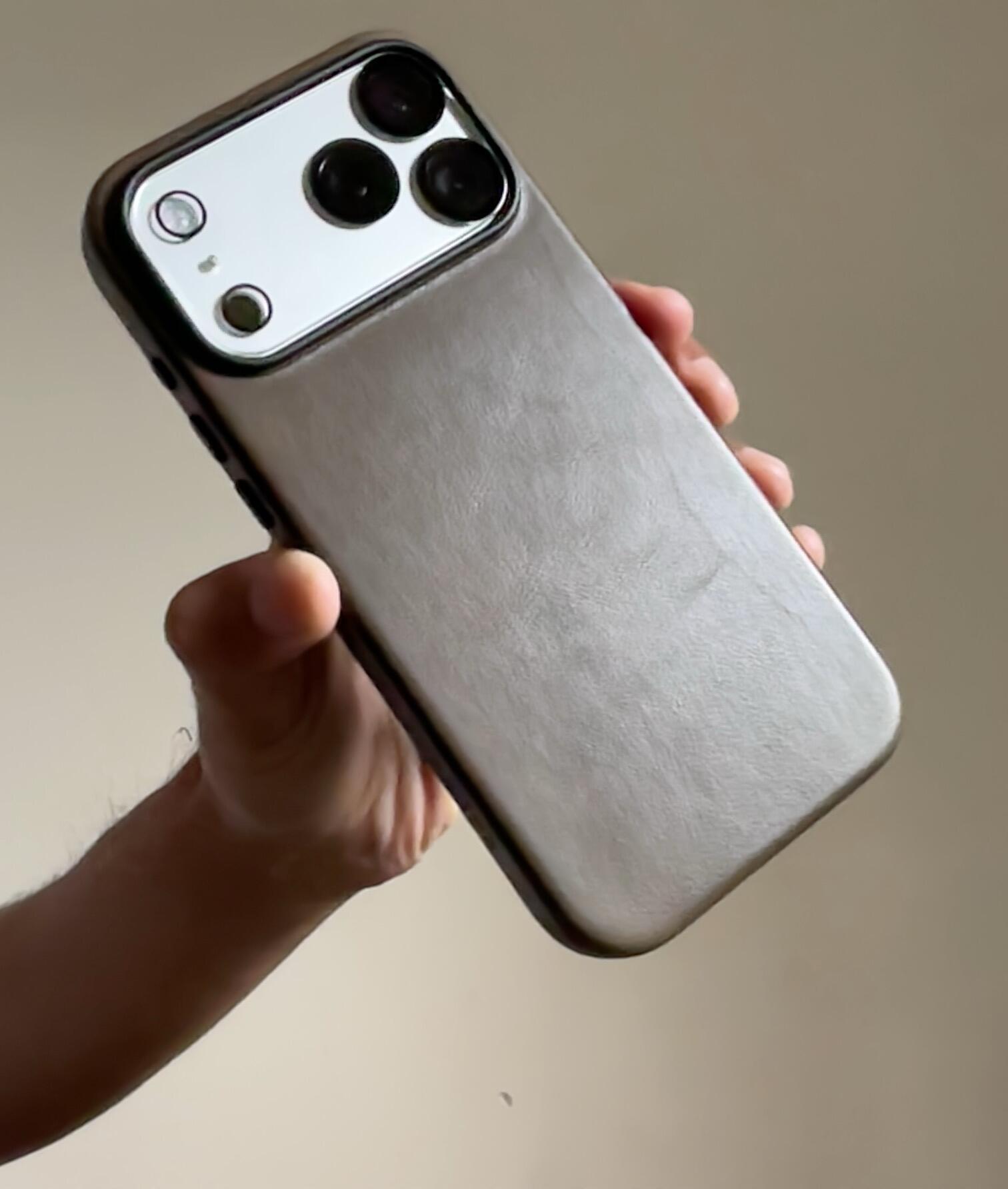 The Aspen Full-Grain Leather MagSafe iPhone Case | Andar