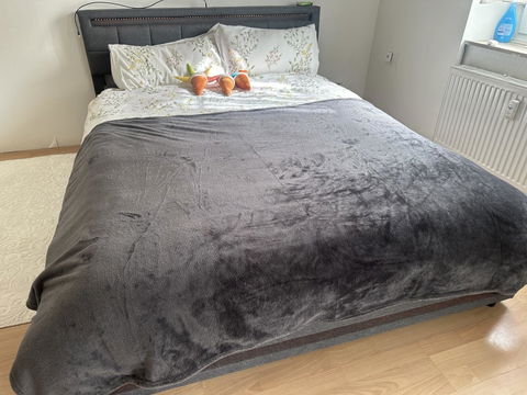 AOGLLATI Polsterbett Doppelbett 180x200 cm mit LED & Ladefunktion, Hydraulisches Stauraumbett mit höhenverstellbarem Kopfteil