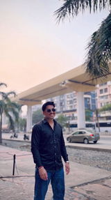 Akshay review photo