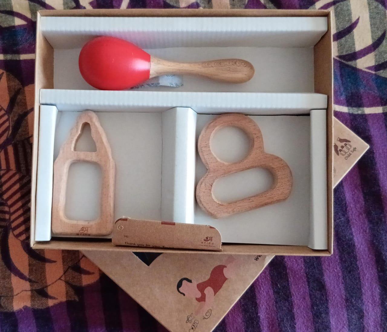 Esha Thakkar review photo
