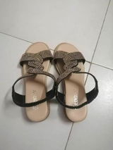 M. review photo