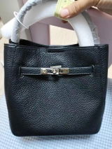 Ida review photo