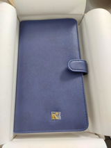 M. review photo