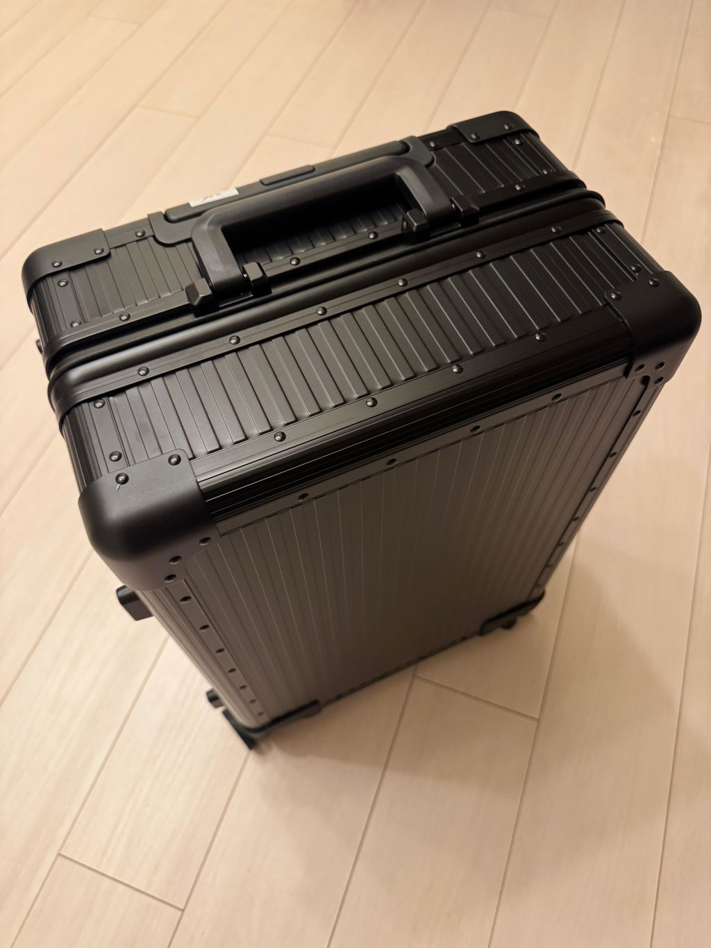 Stripe Aluminum Suitcase(Black) Op.13 (sku: OPAL2453) | aucentic