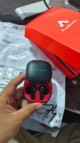 Munib Khan review photo
