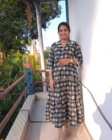 Devanshi Oberoi review photo