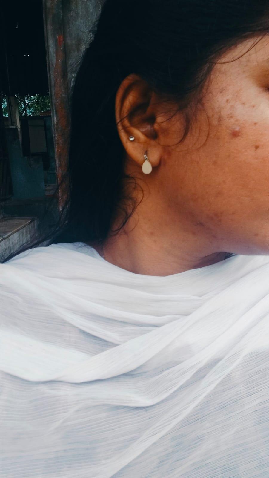 Swetha Kutti review photo