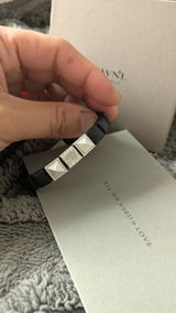 M. review photo