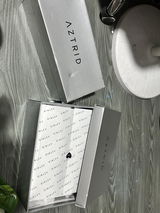 iza l. review photo