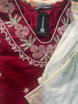 Saba khattak review photo