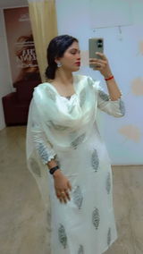Neethu review photo