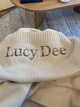 Dee review photo