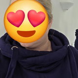 Dee review photo