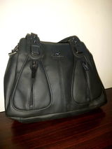 Classic Leather Shoulder bag
