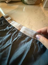 A. Strong review photo