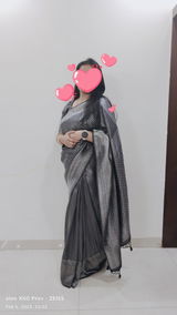 Ragini Dubey review photo