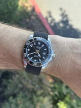 Leo review photo