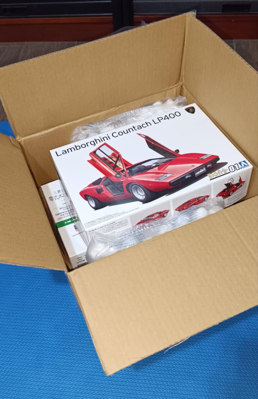Aoshima 1/24 The Supercar No. 01 '74 Lamborghini Countach LP400