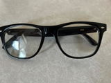 Simon review photo