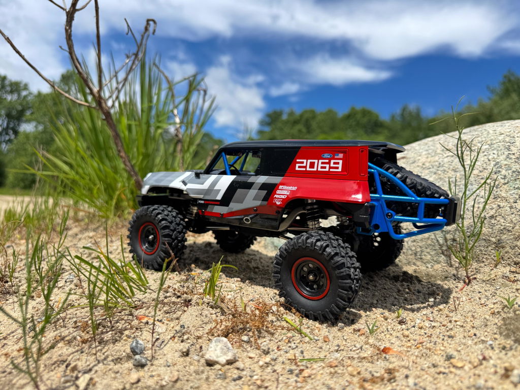 KAMTOM 1:32 Scale 4WD High-Speed RC Car – 30 km/h Remote Control