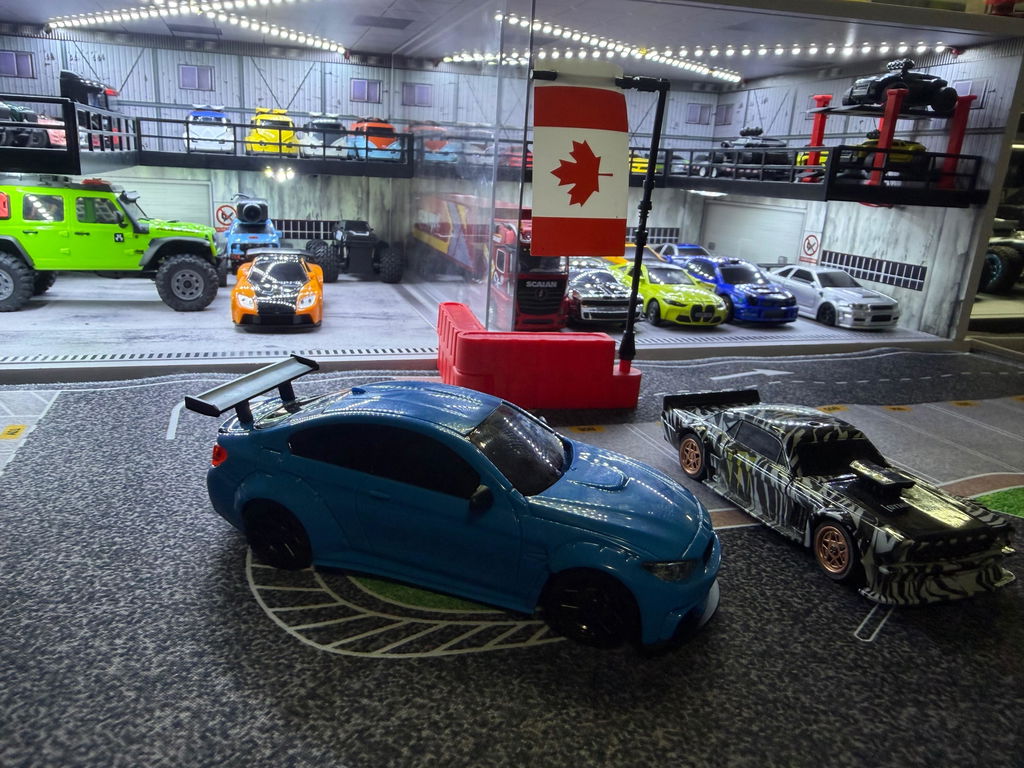 KAMTOM 1:32 Scale 4WD High-Speed RC Car – 30 km/h Remote Control
