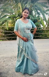 Anshika Arya review photo