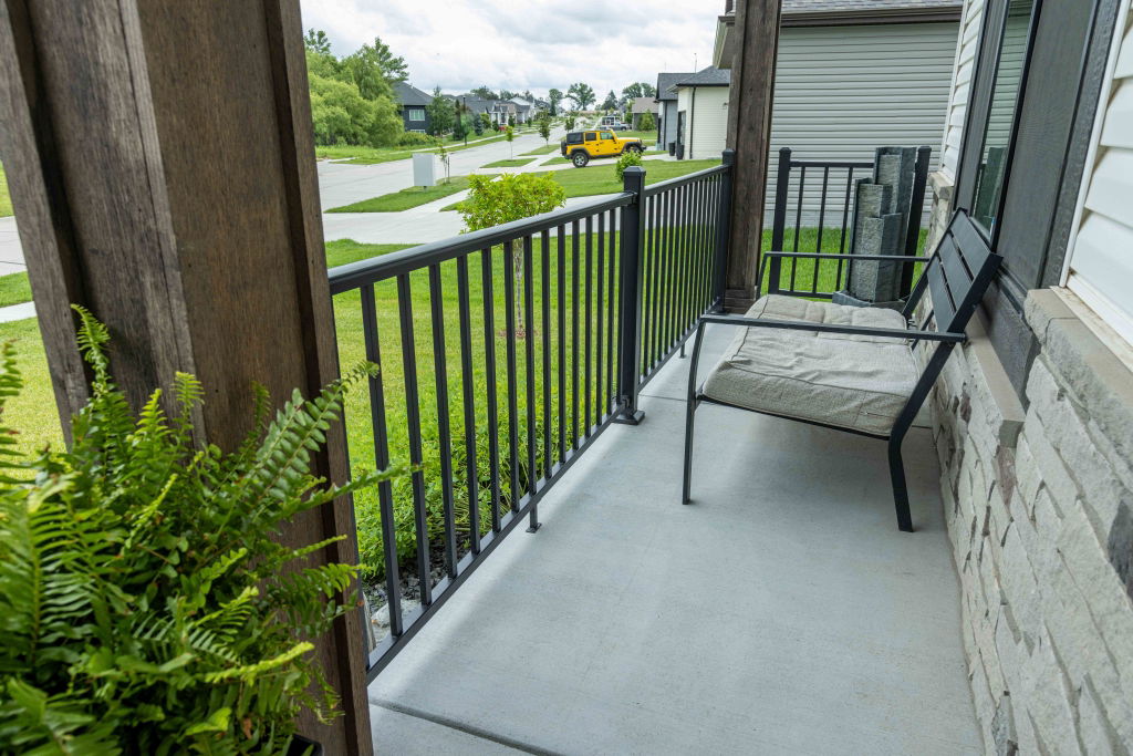 BLIKA 36" Level Aluminum Railing & 39" Post System DIY Kit（4FT-28FT）