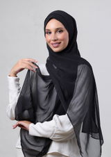 Hina Qureshi review photo