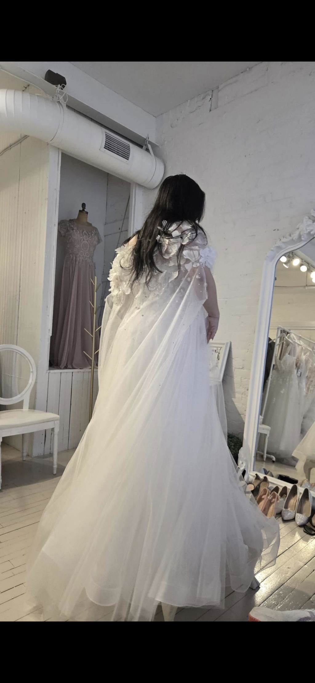 Volina Ivory | Floral Embroidered Tulle Cape with Feathers