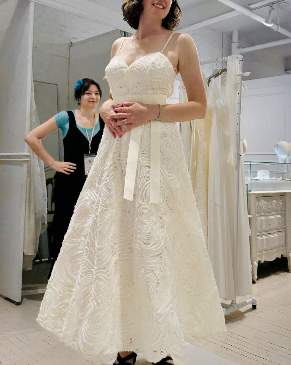 Samarah | Midi Ivory Dress with Swirling Textured Pattern