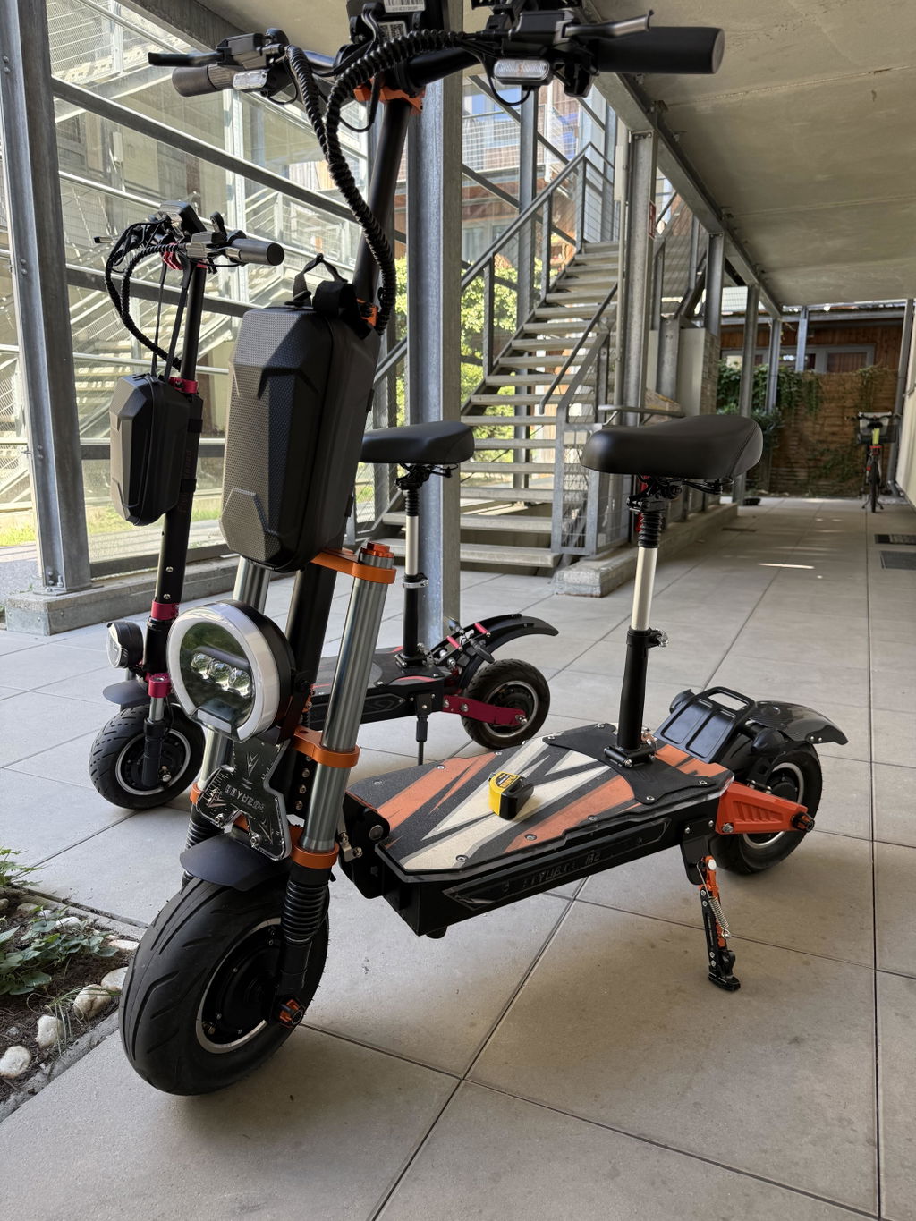 BOYUEDA M2 72V 10000W Off-Road E-Scooter with NFC Bluetooth Display and Steering Damper