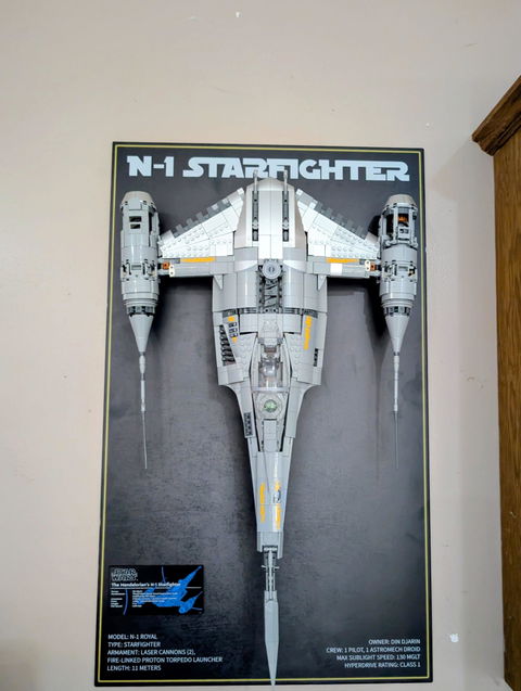 Wall-Mount Display Stand with Background Art for LEGO Star Wars The Mandalorian's N-1 Starfighter UCS (75442)