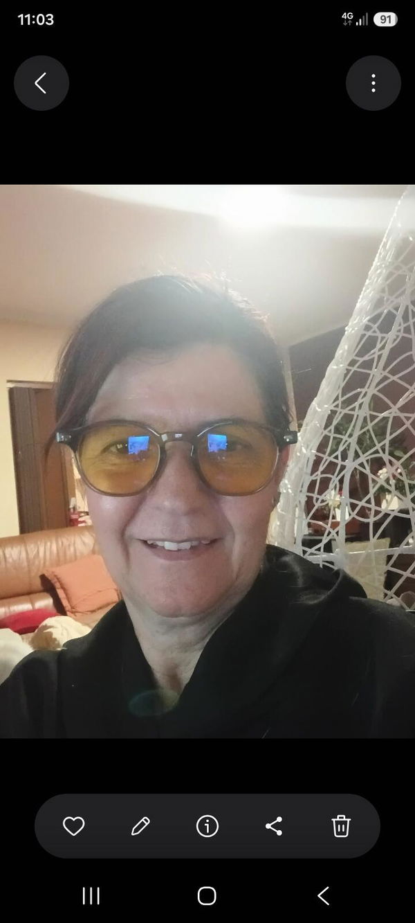 Fotografija kupca s Brights naočalama