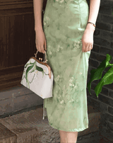 Lily of the Valley Embroidered Kiss-Lock White Handbag with Pearl Tassel