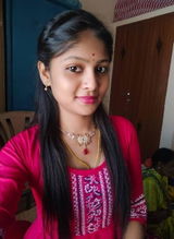 Shruti Thakur review photo