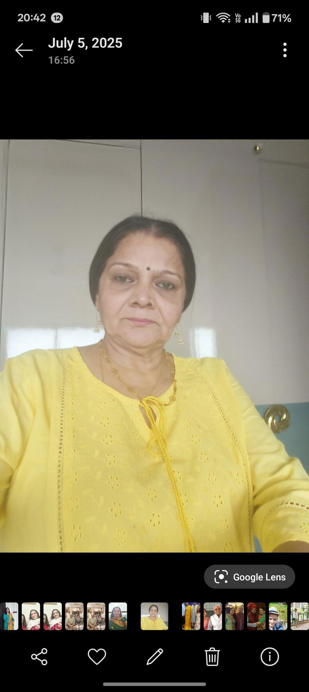 Babita Manoj Parmar - Vocal, Harmonium, Keyboard