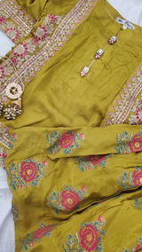 Ayesha Khan review photo