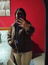 CHAQUETA TRENCH CORTA MARRÓN CUELLO PANA MARRÓN
