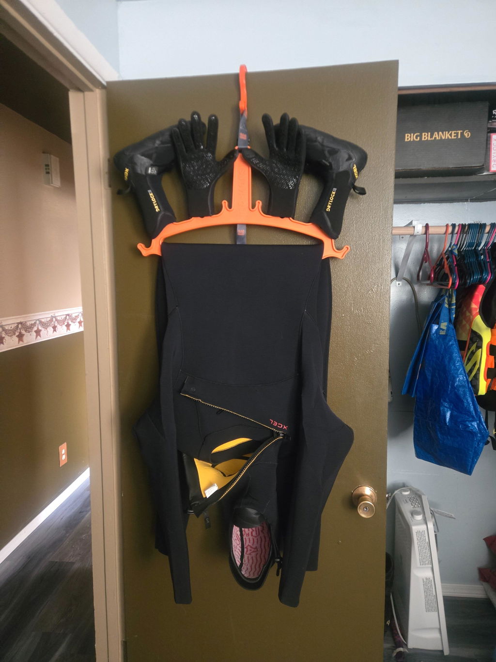 C-Monsta Wetsuit Hanger V2 - Orange (US)