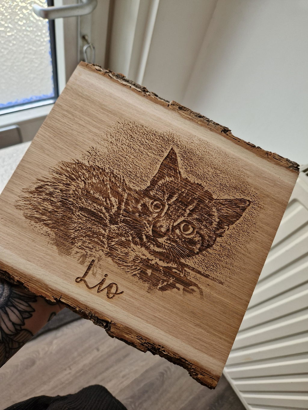 Getekend en Gebrand Portret van Jouw Kat op Hout met Schors - Pyrografie - Foto Houtbranden