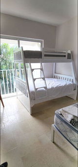 Corina Vorster review photo