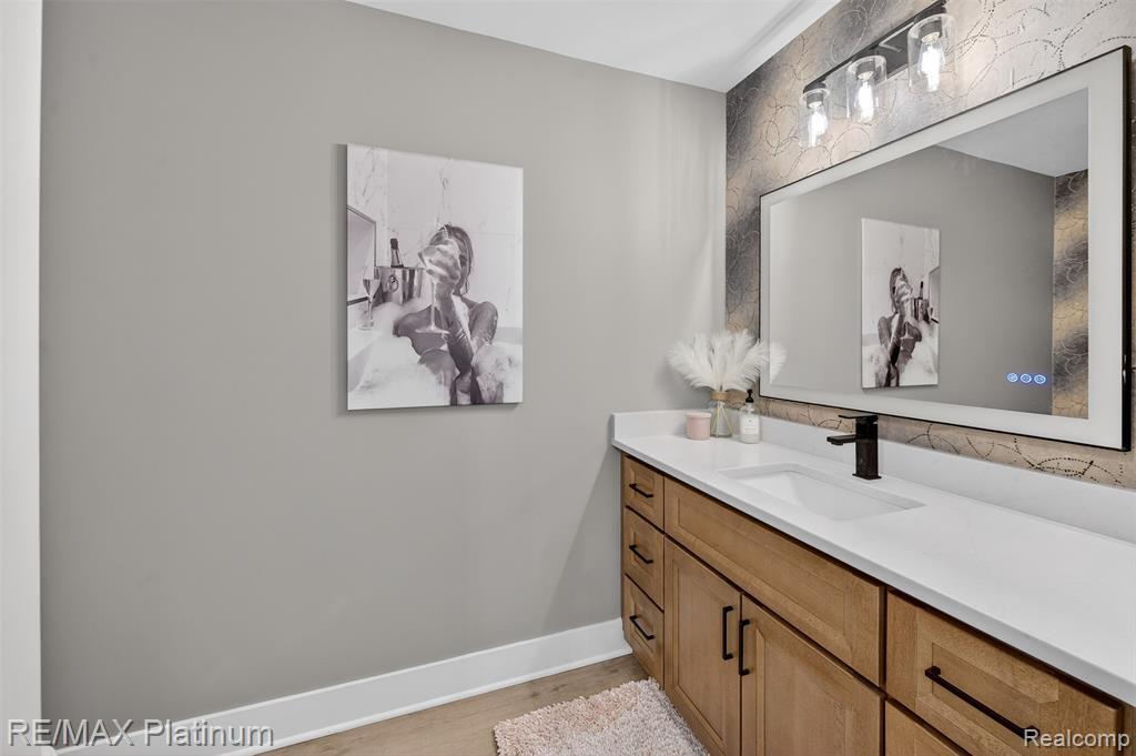 Customer photo from Michelle Herrst's Canvas & Ivy review