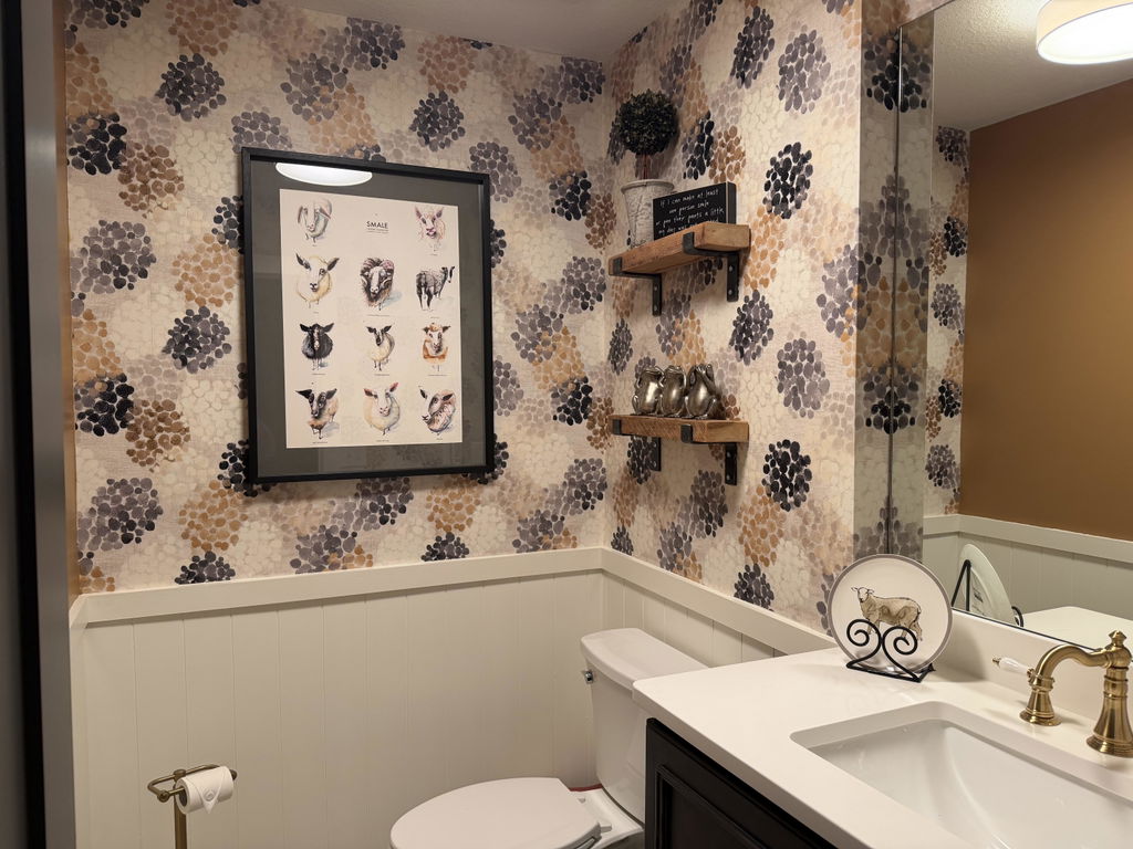 Customer photo — Aureate Scatter Wallpaper