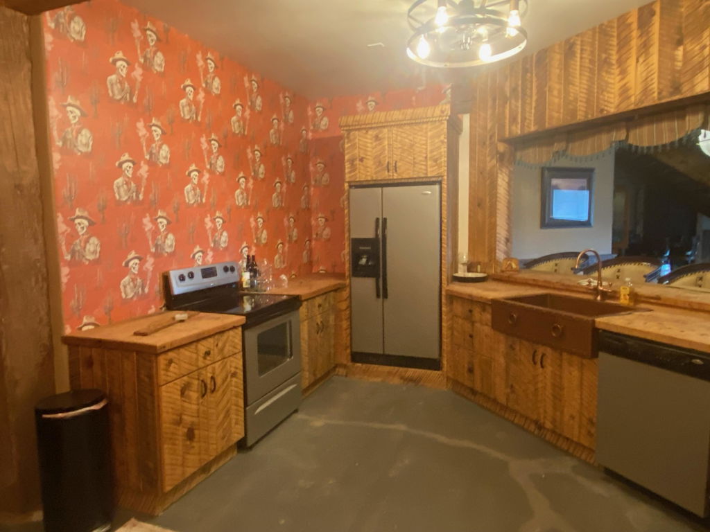 Customer photo — Canvas &amp; Ivy