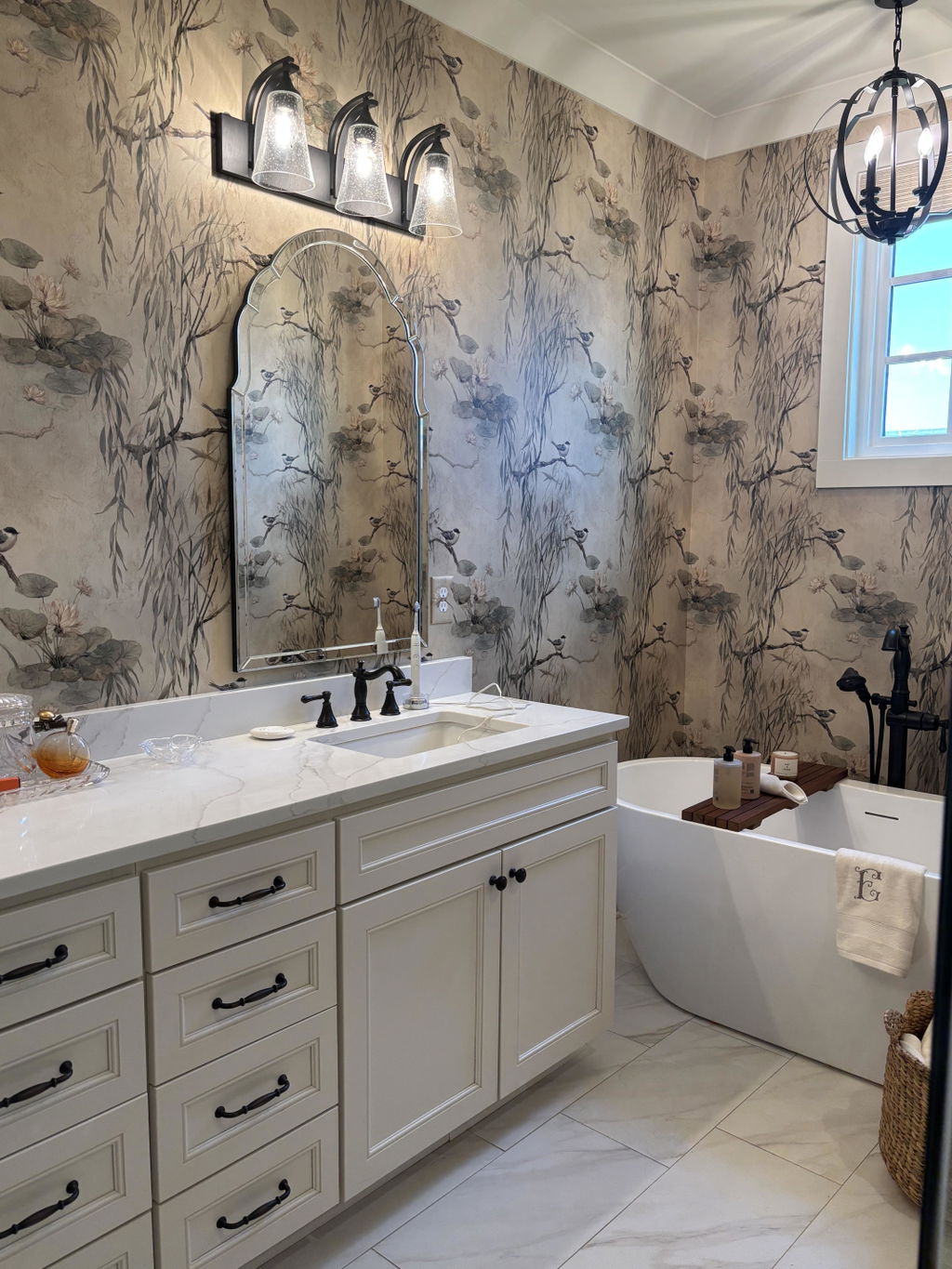 Customer photo — Canvas &amp; Ivy